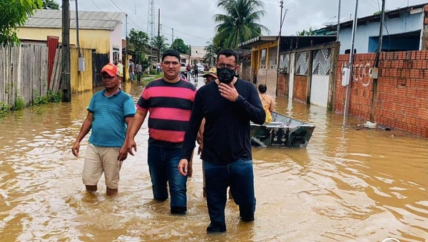 Vereador Hidelgard Pascoal leva assistência aos moradores do bairro Conquista 